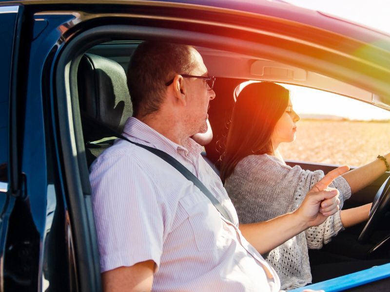 Guida accompagnata a 17 anni: come funziona?